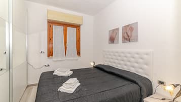 2 bedrooms, iron/ironing board, bed sheets