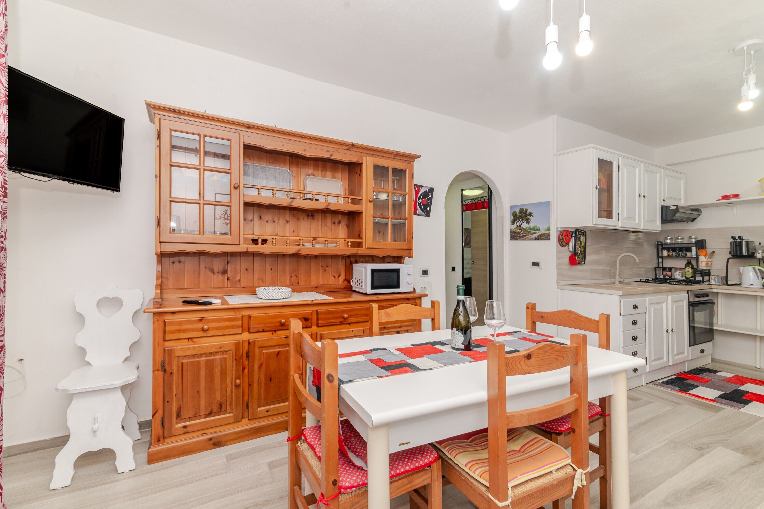 Fridge, oven, stovetop, coffee/tea maker