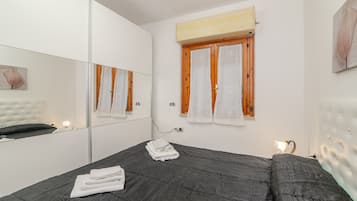 2 bedrooms, iron/ironing board, bed sheets