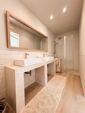 Deluxe Double or Twin Room, Mountain View | Free WiFi - Mimosa Lodge (Quart)