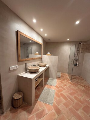Habitación Deluxe con 1 cama doble o 2 individuales, vistas a la montaña | Wifi gratis