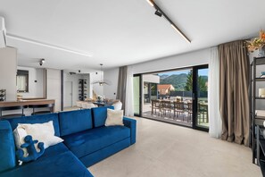 Smart TV, videojuegos, mesa de ping pong, libros
