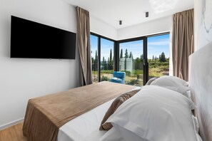 4 habitaciones, caja de seguridad en la habitación y escritorio 