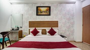 Family Double Room, Balcony, City View | In-room safe, soundproofing, iron/ironing board, free WiFi