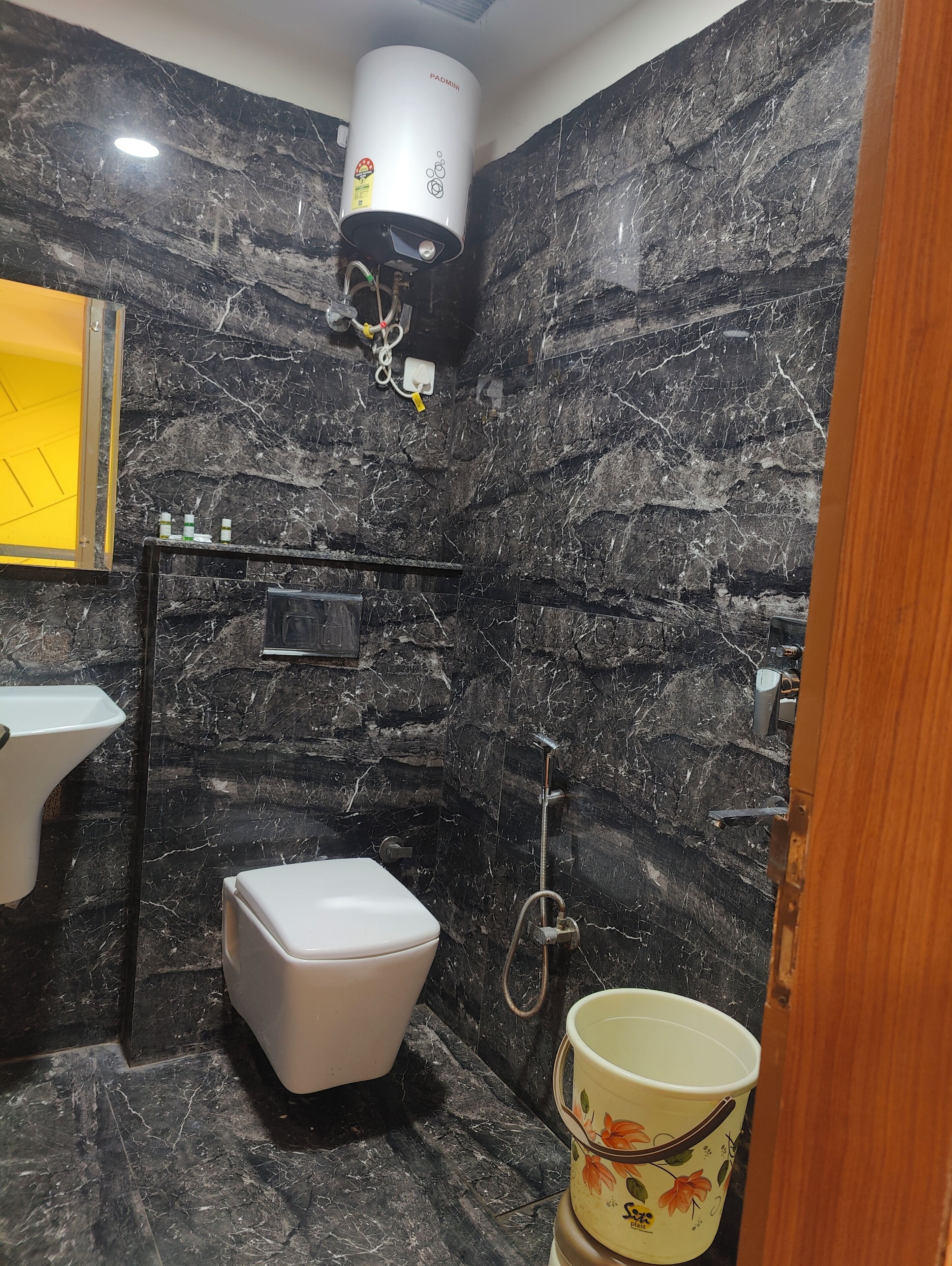 Hydromassage showerhead, free toiletries, hair dryer, bathrobes