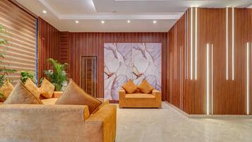 Family Double Room, Balcony, City View | Living area