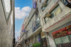 Front of property - Hotel Renox suites Delhi IGI Airport (New Delhi)