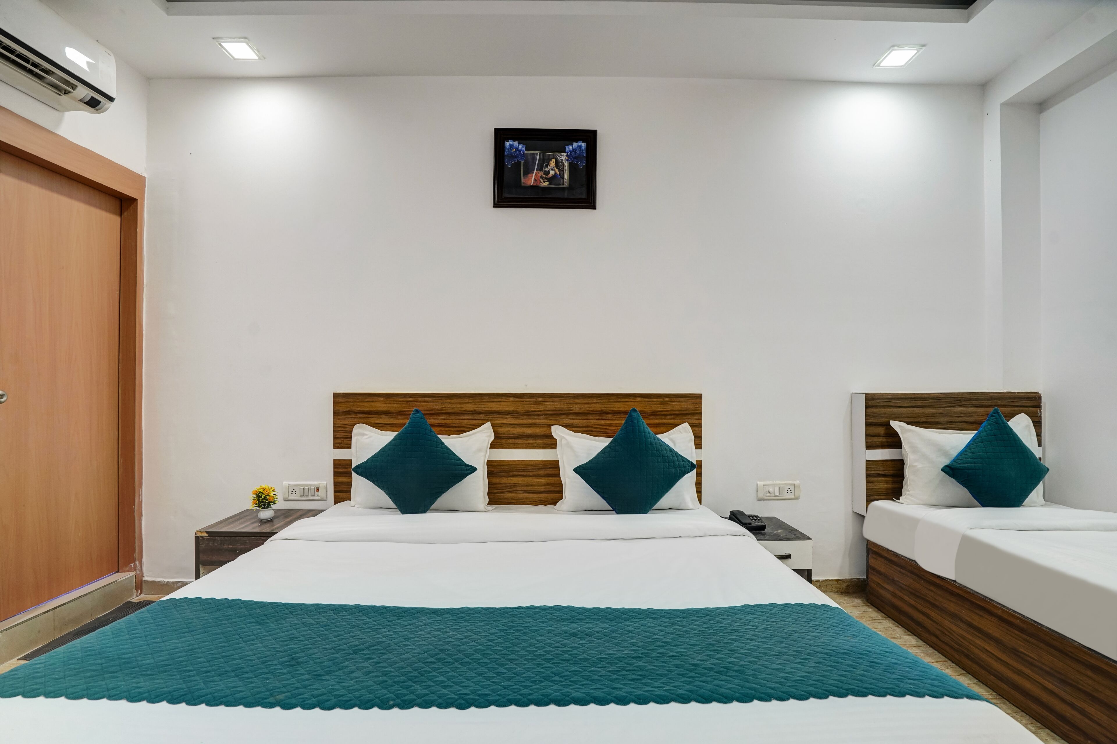 高級寢具、羽絨被、記憶床墊、客房內保險箱