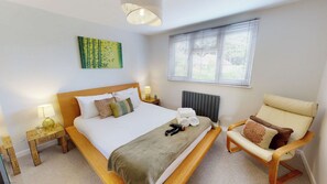 3 bedrooms, iron/ironing board, WiFi, bed sheets - Comfortable Accommodation: Perfect Short Let Retreat in Wolvercote, Oxfordshire (Wolvercote)
