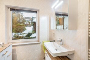 Interior - Apartment 'Holterhoff' with Private Terrace, Shared Garden and Wi-Fi (Olpe)