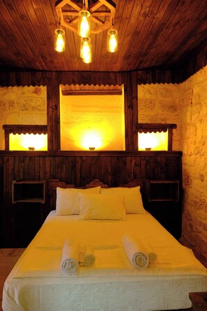 Desk, laptop workspace - SUMATRA OTEL (Şanlıurfa)