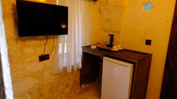 Escritorio y espacio para trabajar con laptop