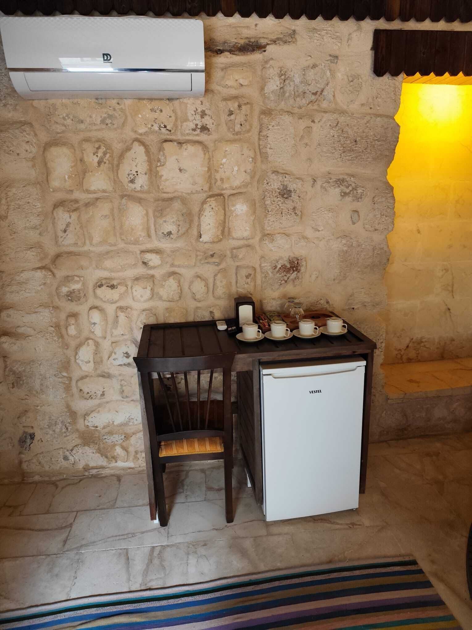 KRAL ABGAR | Desk, laptop workspace