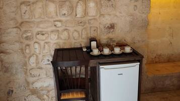 KRAL ABGAR | Escritorio y espacio para trabajar con laptop