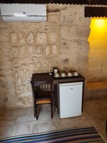 KRAL ABGAR | 办公桌、笔记本电脑工作区