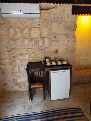 KRAL ABGAR | Desk, laptop workspace