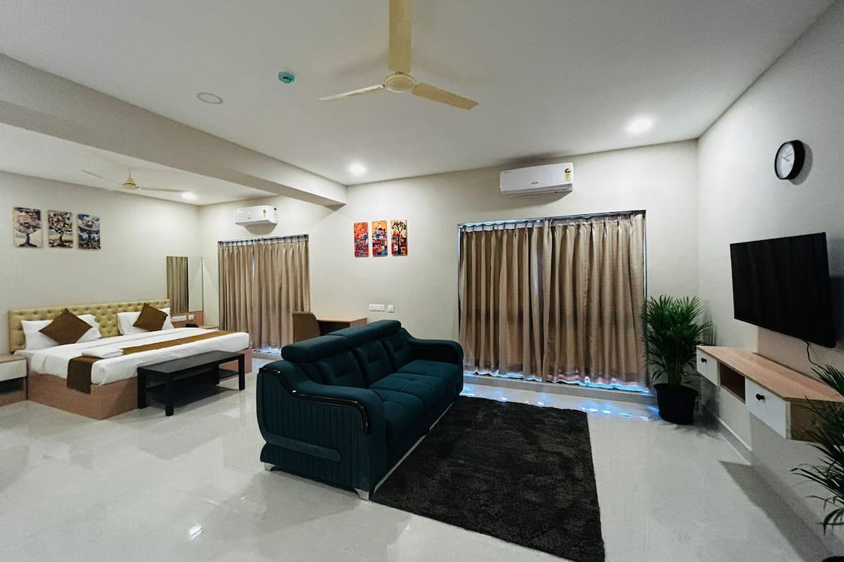 Family Studio, Garden View | Desk, laptop workspace, blackout drapes, iron/ironing board