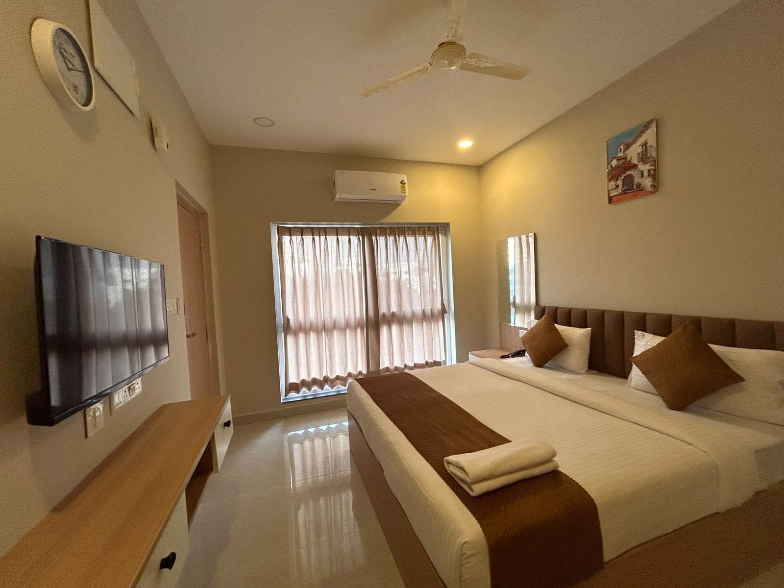 Standard Double Room | Desk, laptop workspace, blackout drapes, iron/ironing board