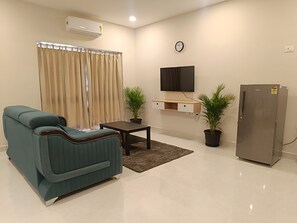 Family Studio, Garden View | Desk, laptop workspace, blackout curtains, iron/ironing board