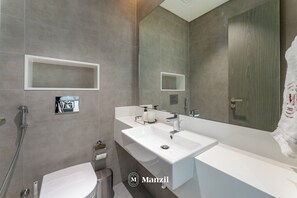 Luxury Apartment, City View | Bathroom - Manzil - Lux 1BR minutes to Dubai Mall (Dubai)