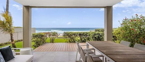 屋外ダイニングエリア