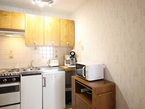 Fridge, microwave, oven, stovetop - Comfortable F2 bis with balcony, parking, up to 5 guests (Mont-Dore)