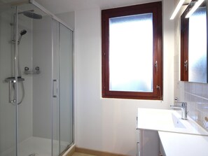 Hair dryer - Comfortable F2 bis with balcony, parking, up to 5 guests (Mont-Dore)
