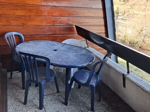 Outdoor dining - Mont-Dore F2 Duplex with Private Garage (Mont-Dore)