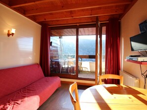TV - Mont-Dore F2 Duplex with Private Garage (Mont-Dore)