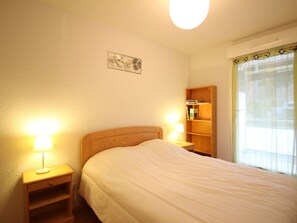 2 bedrooms - Comfortable F3 apartment with terrace and parking in Mont-Dore, up to 5 guests (Mont-Dore)