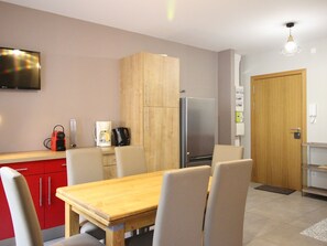 Dining - F2 bis in Mont-Dore with parking near Spa (Mont-Dore)
