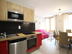 Fridge, microwave, oven, stovetop - F2 bis in Mont-Dore with parking near Spa (Mont-Dore)