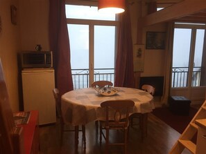 Dining - 2nd floor F3 apartment, wifi, pets allowed, 4 sleeps (Mont-Dore)