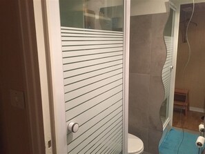 Bathroom - 2nd floor F3 apartment, wifi, pets allowed, 4 sleeps (Mont-Dore)