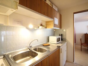 Fridge, microwave, oven, stovetop - F2 at the slopes with balcony and parking - 6 people (Mont-Dore)