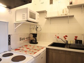 Fridge, microwave, oven, coffee/tea maker - F2 with Parking and Pets Allowed in Mont-Dore (Mont-Dore)