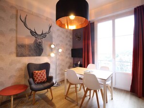 Dining - Nice Central F2 with Lift and WiFi (Mont-Dore)