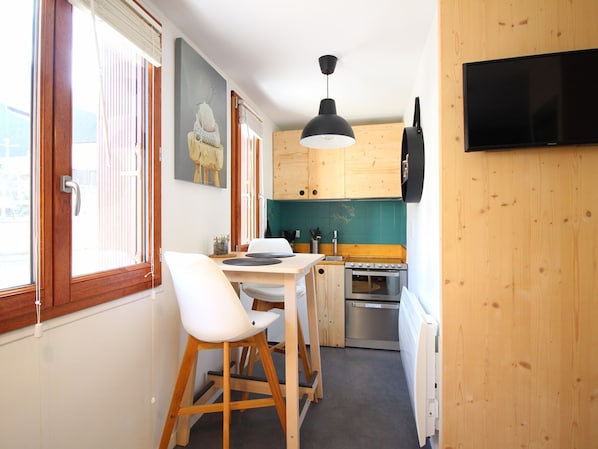 Dining - Studio with private parking and WIFI near center (Mont-Dore)