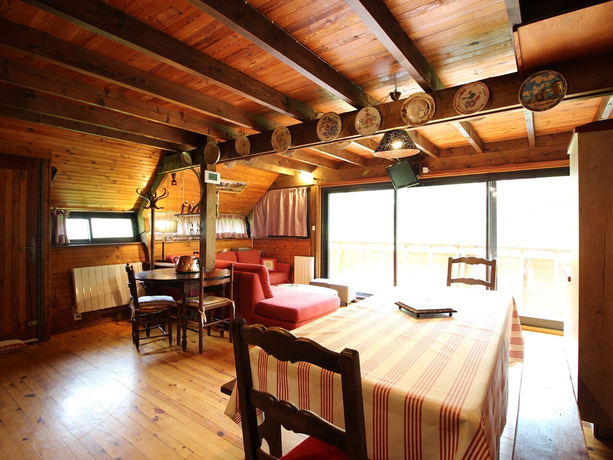 Chalet Au Mont-dore, 3 Chambres, Terrasse Et Parking, 8 Couchages - Super-Besse