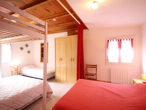 Room - LE MONT-DORE Apartment 10 beds with WIFI, pets allowed (Mont-Dore)