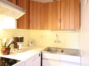 Fridge, microwave, oven, stovetop - Spacious duplex in Mont-Dore with private parking (Mont-Dore)