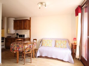 Interior - F2 Apartment top floor with balcony, wifi and parking (Mont-Dore)