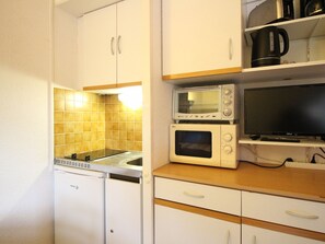 Fridge, microwave, oven, stovetop - Studio at Mont-Dore slopes, 4 pers. (Mont-Dore)