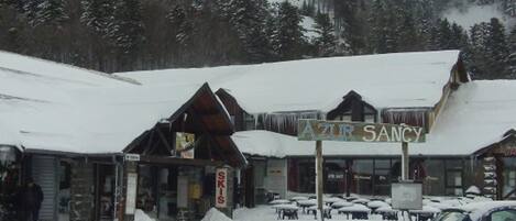 المنشأة من الخارج