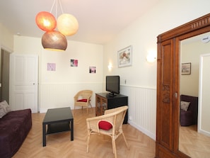 TV - F2 Apartment with terrace and garden, near Mont-Dore center (Mont-Dore)