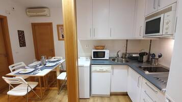 Basic Apartment | Private kitchen