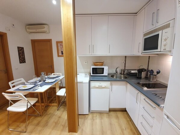 Basic Apartment | Private kitchen