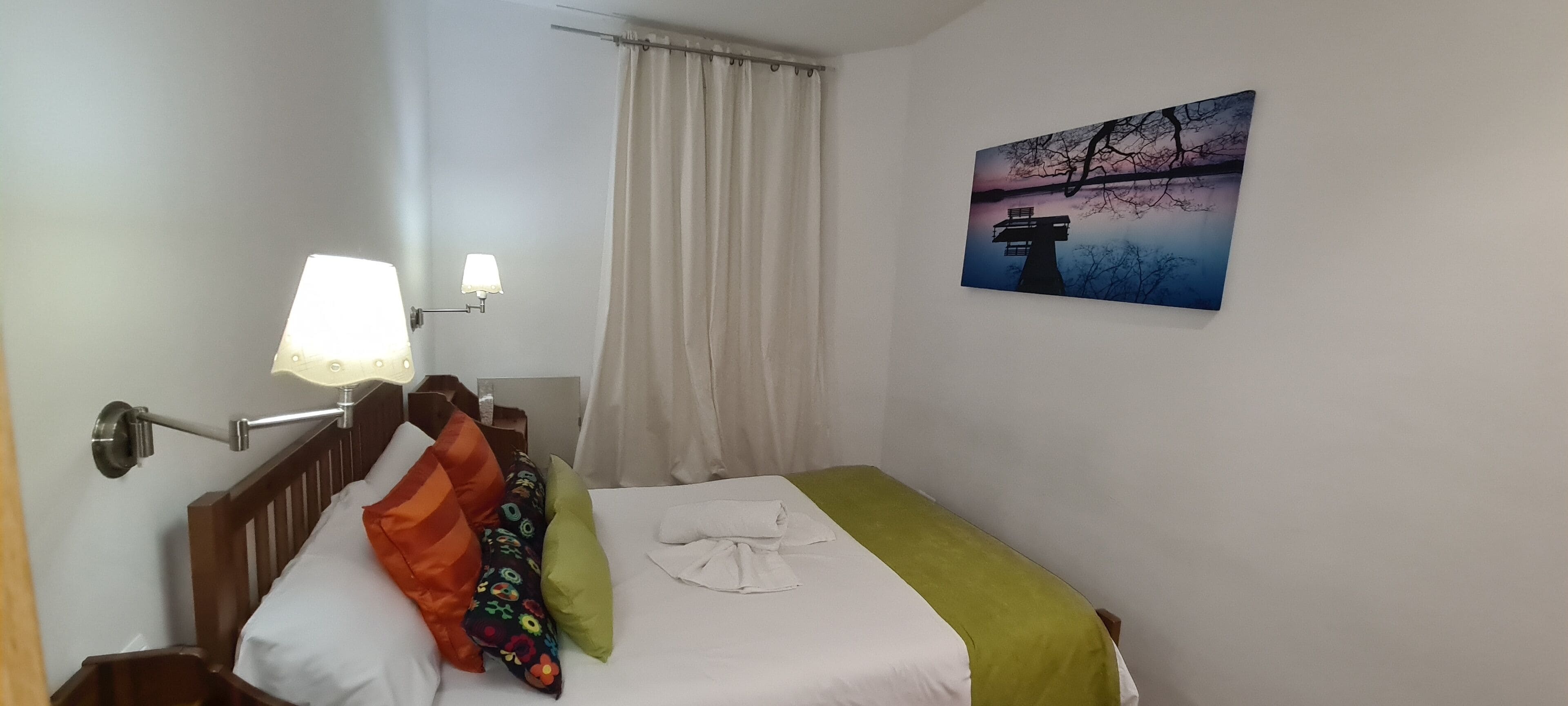 Eenvoudig appartement | Een kluis op de kamer, een strijkplank/strijkijzer, gratis wifi