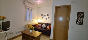 Basic Apartment | Living area