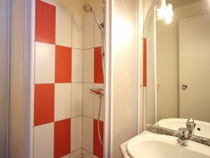 Bathroom - F2 Apartment at the slopes, 6 sleeps, Mont-Dore (Mont-Dore)